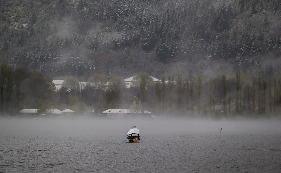 A Kashmiri boatman paddles his shikara amid dense fog on Dal Lake after fresh snowfall in the outskirts of Srinagar, Indian-controlled Kashmir on Thursday. Heavy snowfall and rains have forced authorities in Kashmir to close schools and colleges even as the only all weather road link that connects the Kashmir valley to the rest of India has been cut off. (AP Photo/Dar Yasin) A Kashmiri boatman paddles his shikara amid dense fog on Dal Lake after fresh snowfall in the outskirts of Srinagar, Indian-controlled Kashmir on Thursday. Heavy snowfall and rains have forced authorities in Kashmir to close schools and colleges even as the only all weather road link that connects the Kashmir valley to the rest of India has been cut off. (AP Photo/Dar Yasin)