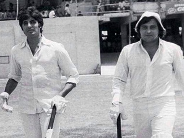 Vinod Khanna dies aged 70; co-star Amitabh Bachchan rushes to pay condolences Vinod Khanna dies aged 70; co-star Amitabh Bachchan rushes to pay condolences