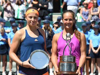 Daria Kasatkina (R) with the winner's trophy after she beat Jelena Ostapenko. Image courtesy: Twitter/@WTA