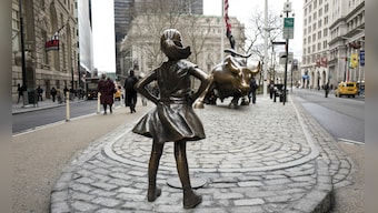 Iconic NY statues at loggerheads: Sculptor of Wall Street's 'Charging Bull' wants 'Fearless Girl' moved