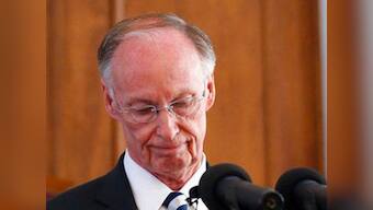 US: Alabama Governor Robert Bentley resigns over affair with top aide
