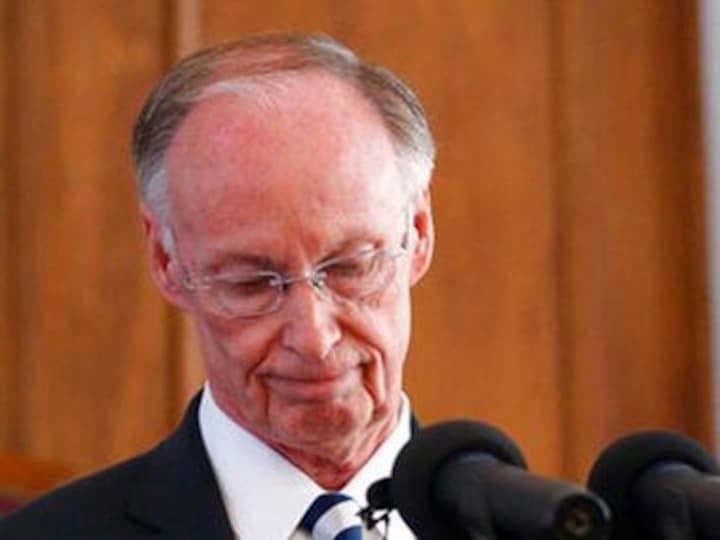 US: Alabama Governor Robert Bentley resigns over affair with top aide
