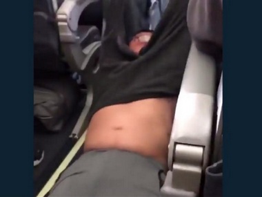 US: United Airlines apologises after Asian doctor dragged off flight US: United Airlines apologises after Asian doctor dragged off flight