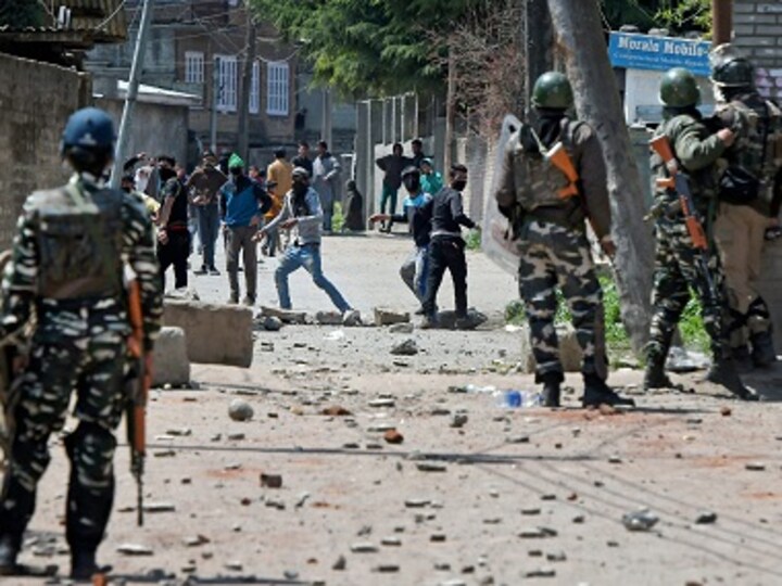 Bypolls 2017: Srinagar records poor turnout at 6.5% as violence kills 7; clashes reported in MP as well