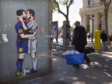 La Liga: Lionel Messi, Cristiano Ronaldo kissing graffiti causes stir days before El Clasico