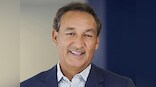 United Airlines CEO Oscar Munoz refuses to resign, apologises again for removal of passenger