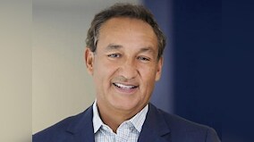 United Airlines CEO Oscar Munoz refuses to resign, apologises again for removal of passenger