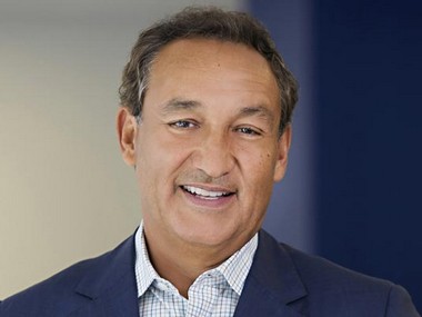 United Airlines CEO Oscar Munoz refuses to resign, apologises again for removal of passenger United Airlines CEO Oscar Munoz refuses to resign, apologises again for removal of passenger