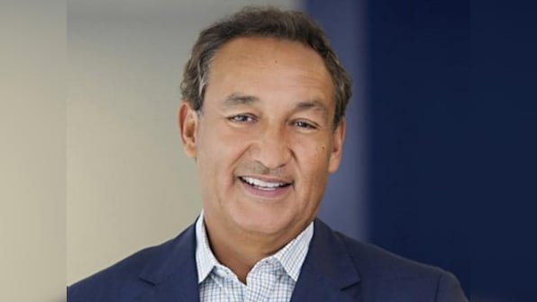 United Airlines CEO Oscar Munoz refuses to resign, apologises again for removal of passenger