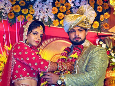 Olympic bronze medallist Sakshi Malik ties the knot with Satyawart Kadian Olympic bronze medallist Sakshi Malik ties the knot with Satyawart Kadian