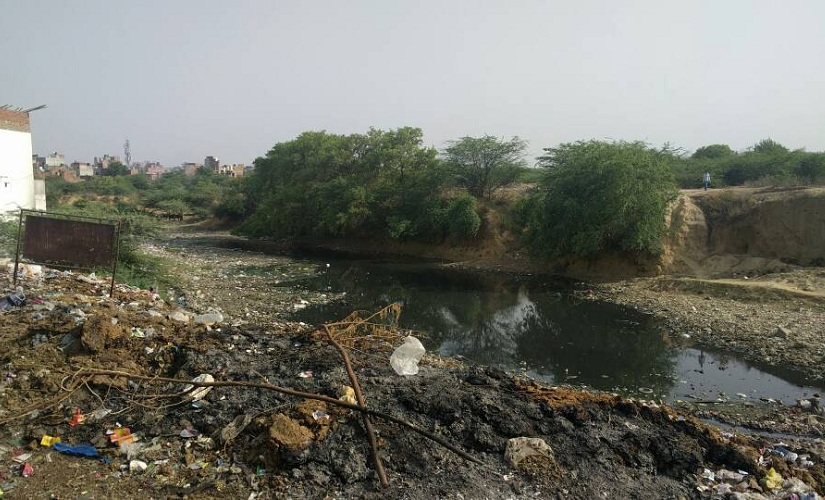 MCD Election 2017: Parties have used Delhi's Sangam Vihar but have all failed to tackle its problems MCD Election 2017: Parties have used Delhi's Sangam Vihar but have all failed to tackle its problems