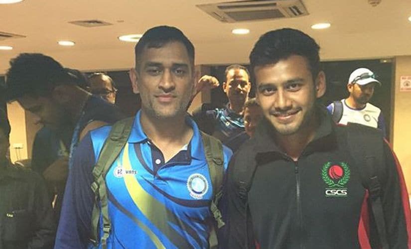 Shubham Agarwal with MS Dhoni.