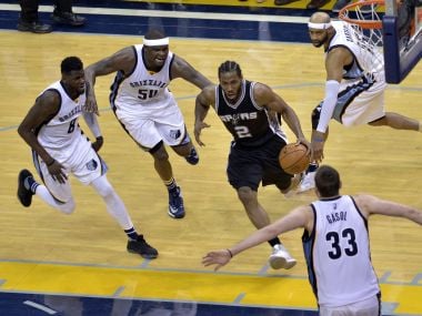 San Antonio Spurs Kawhi Leonard (2) drives to the basket against Memphis Grizzlies. AP