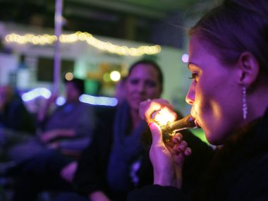 Canada's Justin Trudeau unveils bill to legalise recreational marijuana, becomes 2nd nation after Uruguay Canada's Justin Trudeau unveils bill to legalise recreational marijuana, becomes 2nd nation after Uruguay