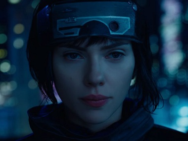 Ghost in the Shell movie review: Scarlett Johansson kicks butt; visuals overrule 'whitewashing' Ghost in the Shell movie review: Scarlett Johansson kicks butt; visuals overrule 'whitewashing'