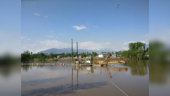Kashmir flood threat: Rising river not only threatens flood, it also makes dredgers non-functional
