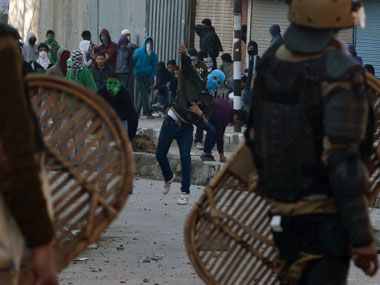 Jammu and Kashmir: Locals in Kupwara stage protest over missing man; allege he was kidnapped by Army Jammu and Kashmir: Locals in Kupwara stage protest over missing man; allege he was kidnapped by Army