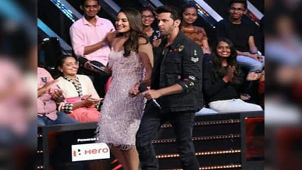 Hrithik Roshan, Sonakshi Sinha dance to her song Saree Ke Fall Sa on Nach Baliye 8