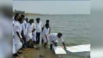 Tamil Nadu drought: Minister adopts bizarre way to prevent evaporation, floats thermocol sheets on Vaigai dam