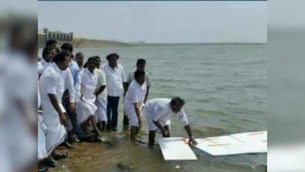 Tamil Nadu drought: Minister adopts bizarre way to prevent evaporation, floats thermocol sheets on Vaigai dam