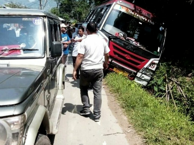 Aizawl FC's team bus met with a small accident on their way to the airport. Instagram/AizawlFC