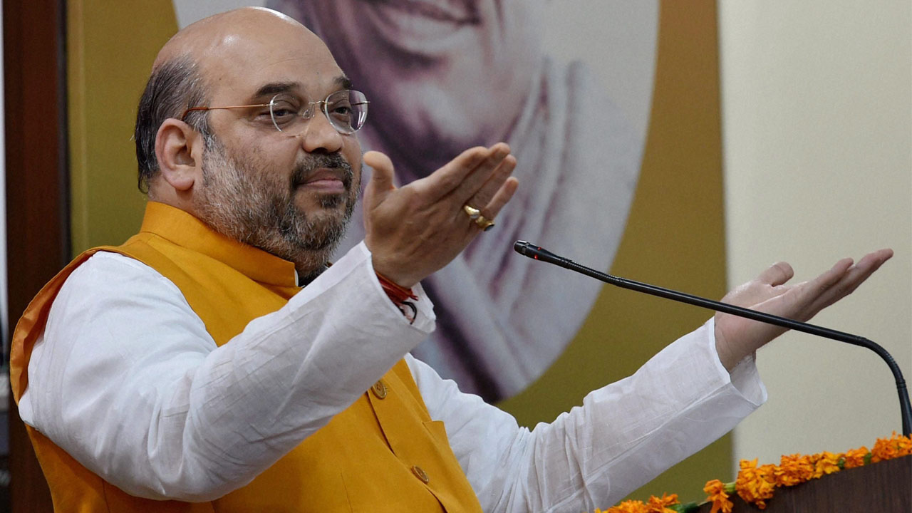 Amit Shah listens to Narendra Modi's Mann ki Baat with Delhi slum-dwellers Amit Shah listens to Narendra Modi's Mann ki Baat with Delhi slum-dwellers