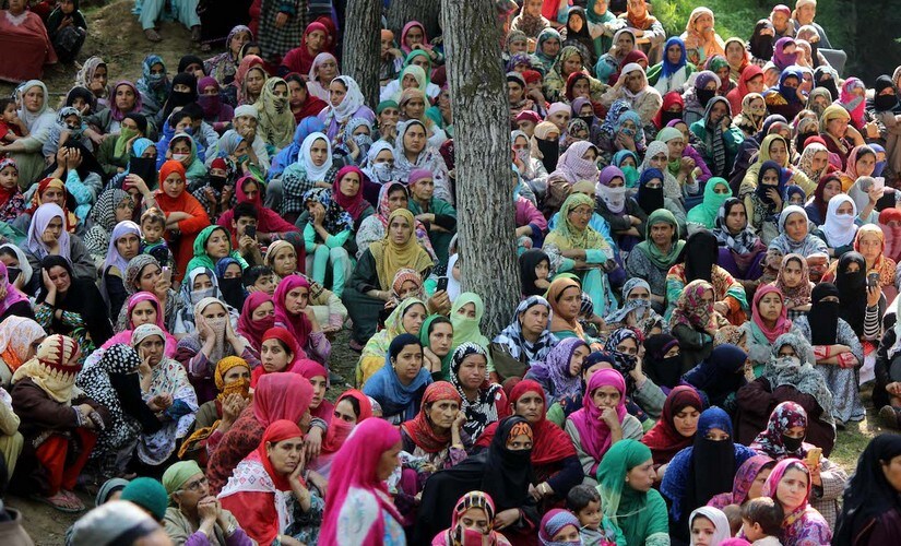 People gathered at the funeral of Sabzar Ahmad Bhat. Image courtesy: Hilal Shah/Sameer Yasir