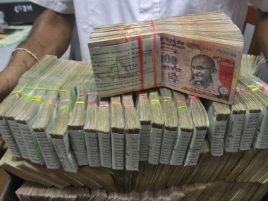 Demonetised currency worth Rs 1 crore seized in Gujarat, four arrested Demonetised currency worth Rs 1 crore seized in Gujarat, four arrested