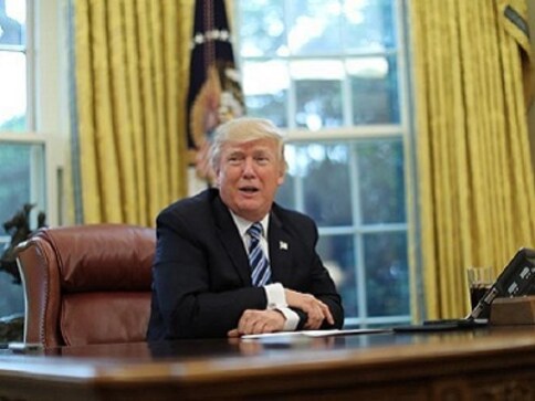 Donald Trump tells President Abdel Fattah al-Sisi that he would visit Egypt soon Donald Trump tells President Abdel Fattah al-Sisi that he would visit Egypt soon