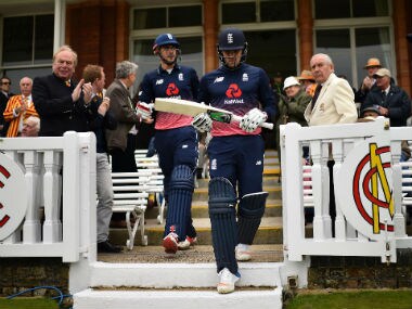 England choose to bat first in the 3rd ODI against South Africa. AFP