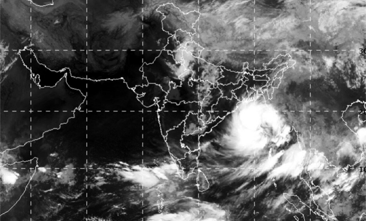 Accuweather Sri Lanka Satellite Cyclone Mora: North East India, Bangladesh Brace For Wind-Speeds Of 117  Kmph; All You Need To Know-World News , Firstpost