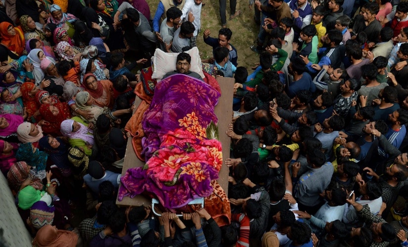 LeT militant Fayaz Ahmed Ashwar being carried to his funeral. Firstpost/Hilal Shah