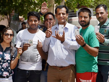 MCD Election 2017: Setback to BJP as AAP, BJP bag one seat each in bypolls to two wards MCD Election 2017: Setback to BJP as AAP, BJP bag one seat each in bypolls to two wards