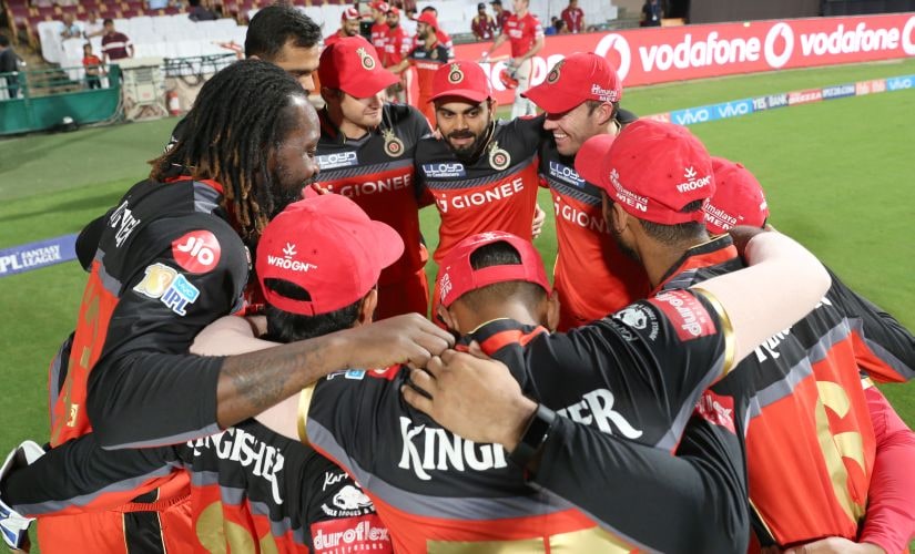 Royal Challengers Bangalore players huddle before a match. Sportzpics/IPL