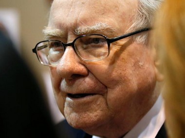 Apple should spend more cash buying its own shares, says Berkshire Hathaway CEO Warren Buffett Apple should spend more cash buying its own shares, says Berkshire Hathaway CEO Warren Buffett