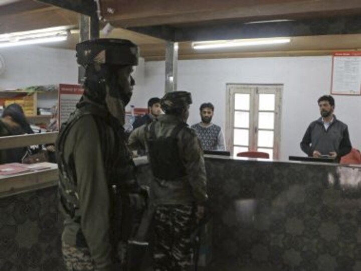 Bank robberies in Kashmir: After numbers of incidents increase, locals call looters 'government gunmen'