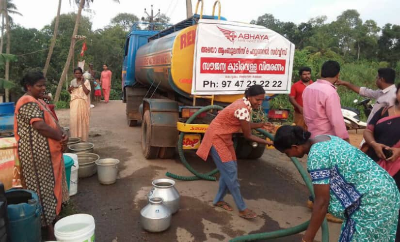 Binoop Anandkumar supplies water to villagers. Photo courtesy: Rejimon K. 