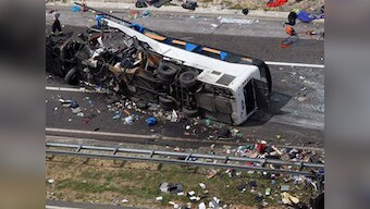Luxury bus overturns in Mumbai's Dadar Circle, 1 killed and 32 injured