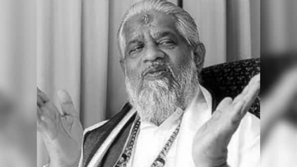 Godman Chandraswami cremated in New Delhi, VIPs remain absent