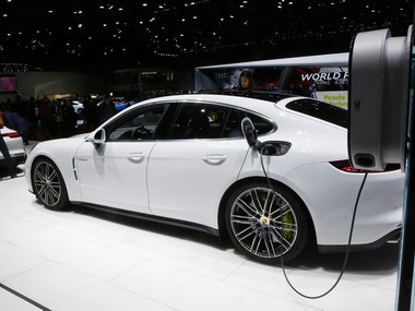 Volkswagen's emission scandal now extends to its Porsche lineup, Cayenne models to be recalled Volkswagen's emission scandal now extends to its Porsche lineup, Cayenne models to be recalled