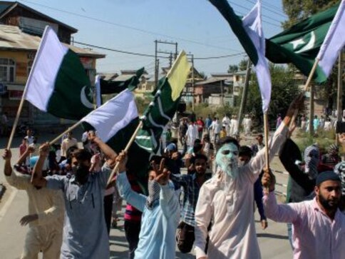 Kashmir unrest: Split between Hurriyat and Hizbul Mujahideen calls for caution to restore peace in Valley Kashmir unrest: Split between Hurriyat and Hizbul Mujahideen calls for caution to restore peace in Valley