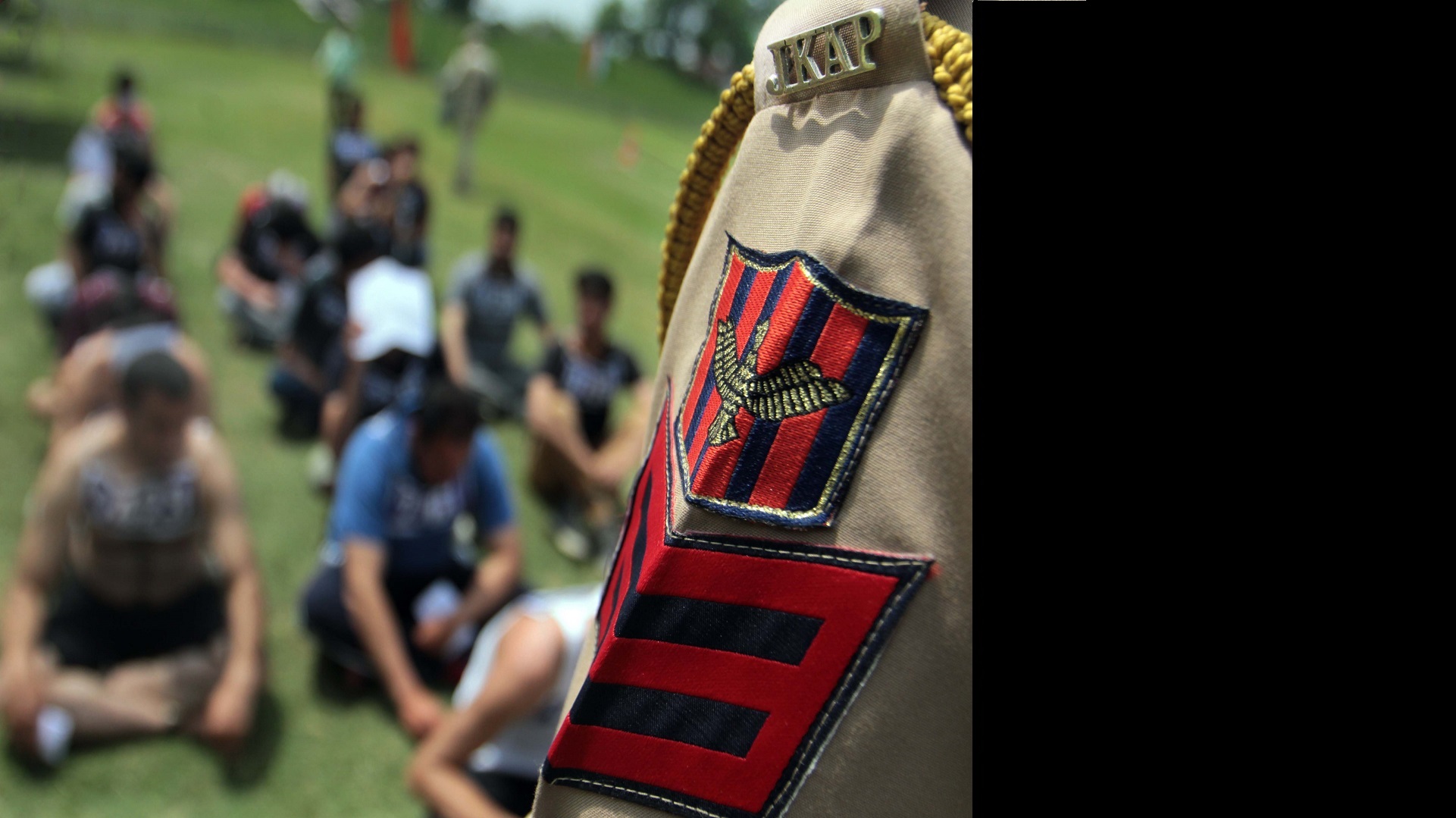 In J&K, a police recruitment drive draws thousands of youths In J&K, a police recruitment drive draws thousands of youths