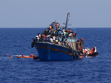 900 migrants, including 25 children, rescued off Libyan coast 900 migrants, including 25 children, rescued off Libyan coast