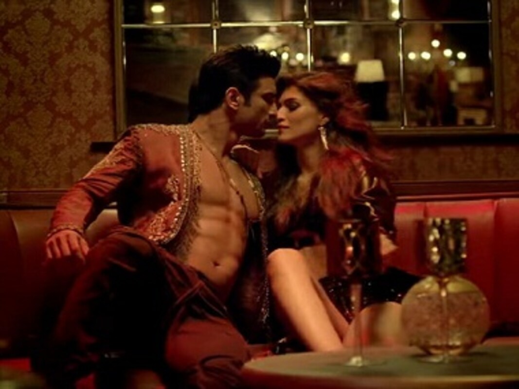 Main Tera Boyfriend from Raabta: Kriti Sanon holds her own before Sushant Singh Rajput-Entertainment News , Firstpost Main Tera Boyfriend from Raabta: Kriti Sanon holds her own before Sushant Singh Rajput-Entertainment News , Firstpost