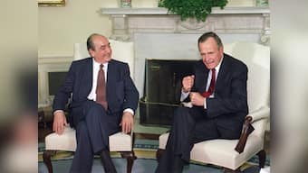 Ex-Greek PM Constantine Mitsotakis dies at 98; was country's longest-serving parliamentarian