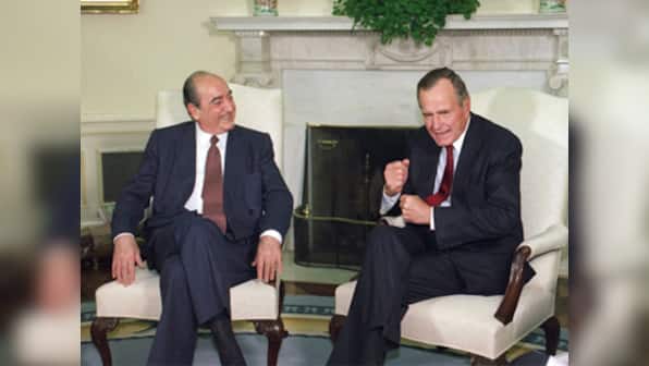 Ex-Greek PM Constantine Mitsotakis dies at 98; was country's longest-serving parliamentarian