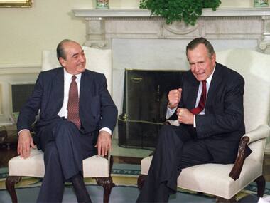 Ex-Greek PM Constantine Mitsotakis dies at 98; was country's longest-serving parliamentarian