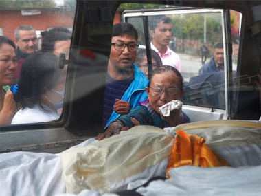 Nepal aircraft crashes near Mount Everest, death toll rises to two after co-pilot dies Nepal aircraft crashes near Mount Everest, death toll rises to two after co-pilot dies