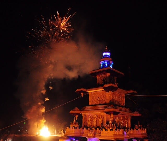 The sample fireworks display ahead of the main event. Image procured by author