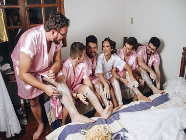 Bridesmaids or Bros? A Brazilian bride has male friends fill in for pre-wedding rituals Bridesmaids or Bros? A Brazilian bride has male friends fill in for pre-wedding rituals